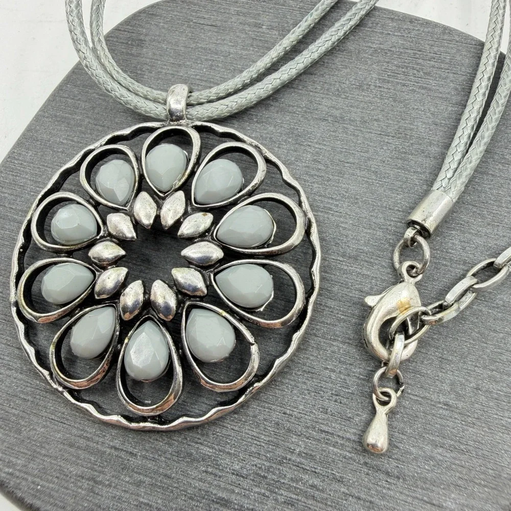 Silver Tone Gray Bead Floral Medallion Pendant Necklace Boho Statement Gift